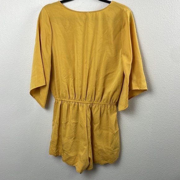 Umgee mustard yellow scalloped hem romper size S - Picture 2 of 8